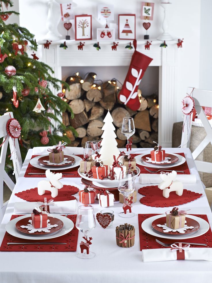 table de Noël rouge